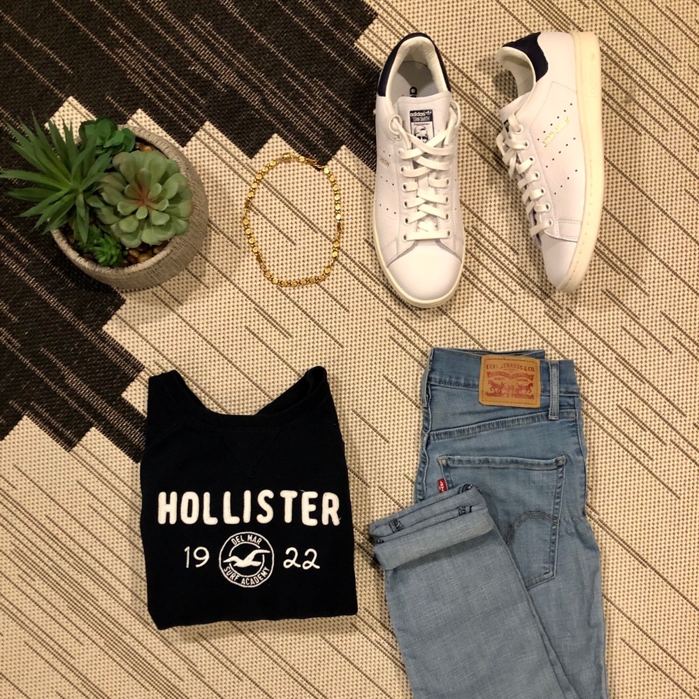 HOLLISTER | NAVY CREW NECK SWEATER